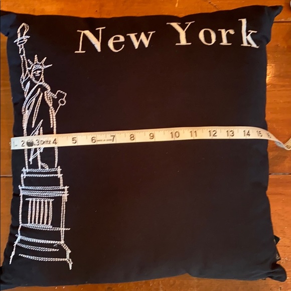 LAST ONE! NWT New York City Statue Liberty Pillow - Picture 5 of 6